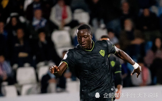 阿尔梅利亚中场带球高效,对手难以阻挡 阿尔梅利亚中场带球高效,对手难以阻挡