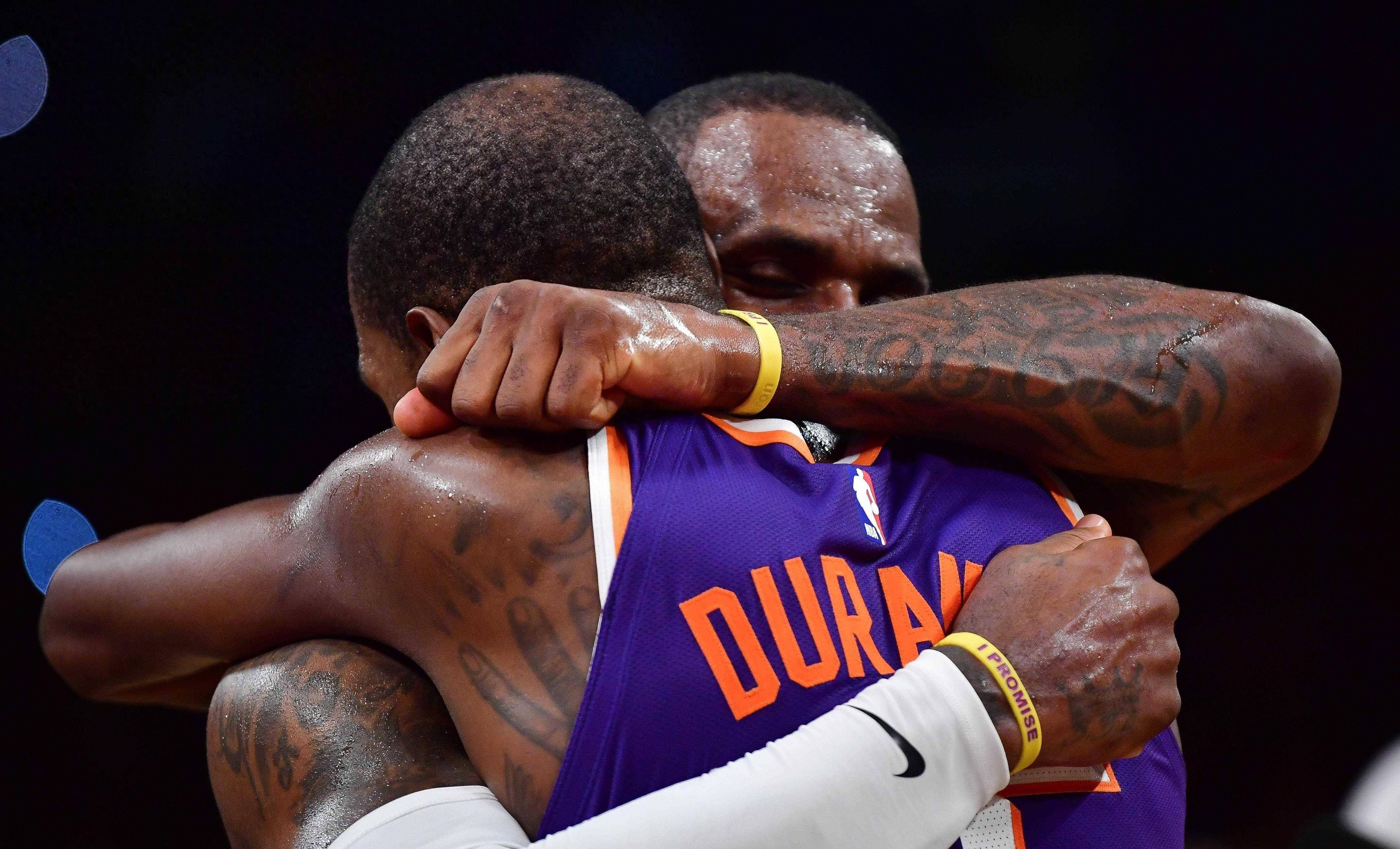 激烈对决引人入胜,球队实力令人震撼 激烈对决引人入胜,球队实力令人震撼