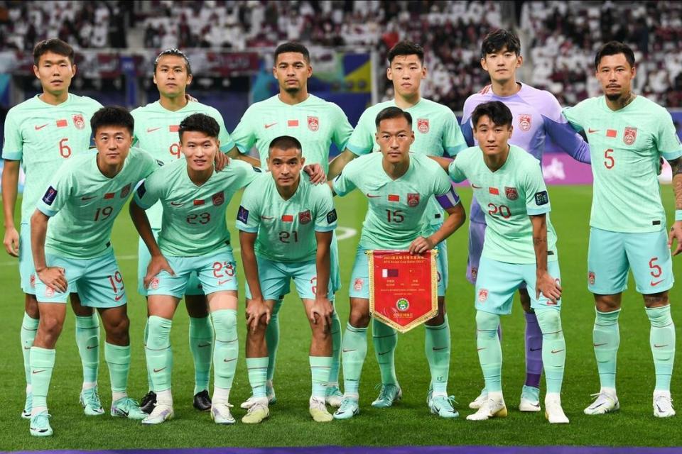 中国男足替补报到:张玉宁、姜至鹏领衔U23队 中国男足替补报到:张玉宁、姜至鹏领衔U23队