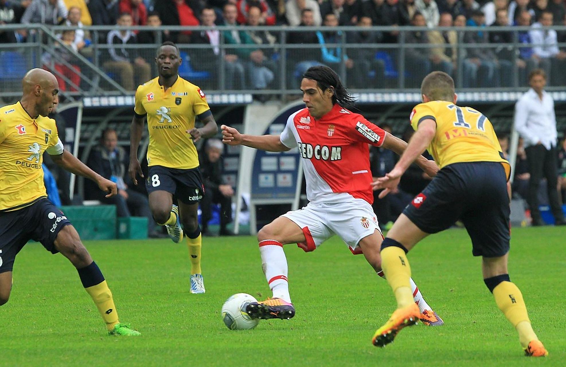 队名击败对手，保持不败势头