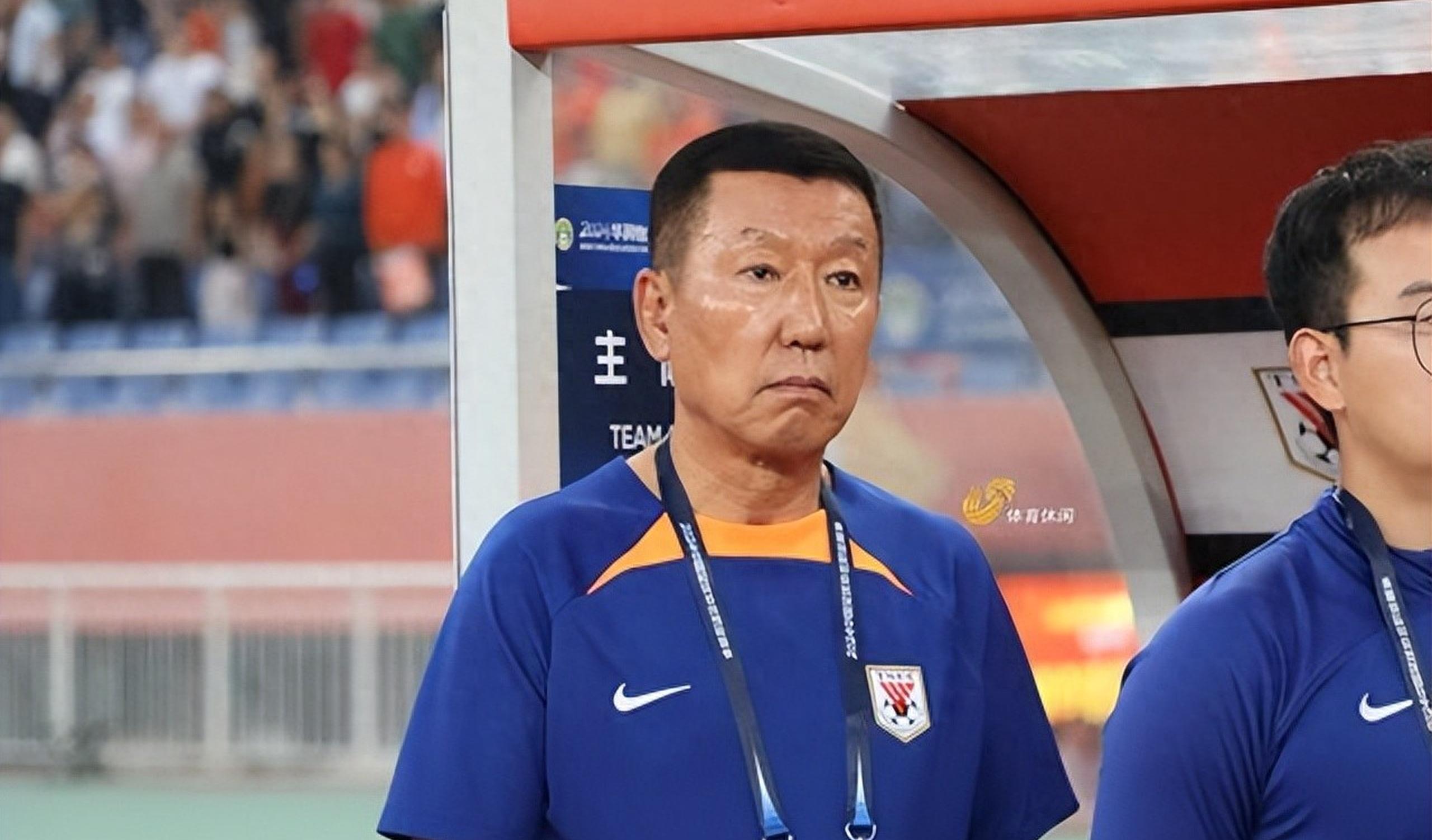 球队主教练因战绩不佳面临辞职压力 球队主教练因战绩不佳面临辞职压力