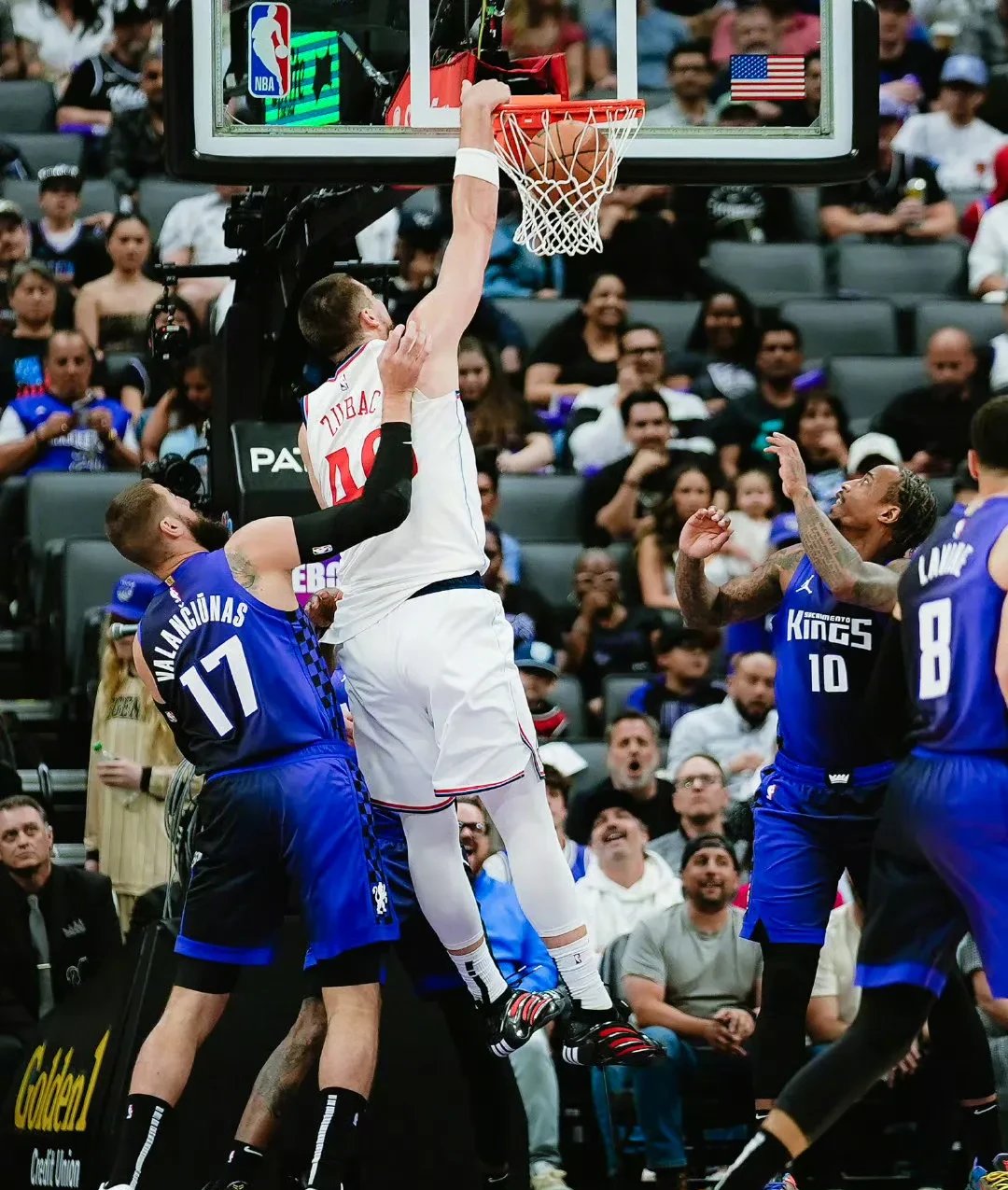 快船主场惨败猛龙,失利无憾 快船主场惨败猛龙,失利无憾