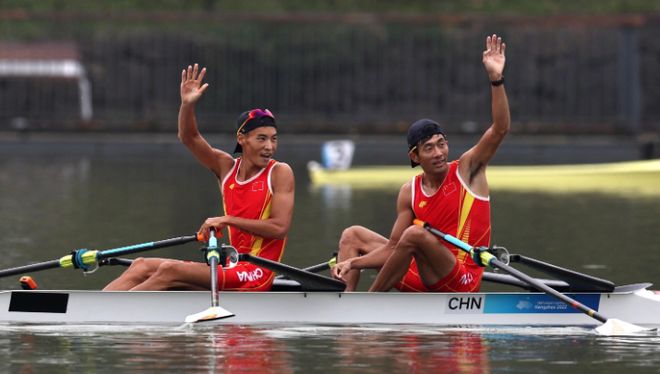 波兰代表团在赛艇项目中斩获金牌 波兰代表团在赛艇项目中斩获金牌