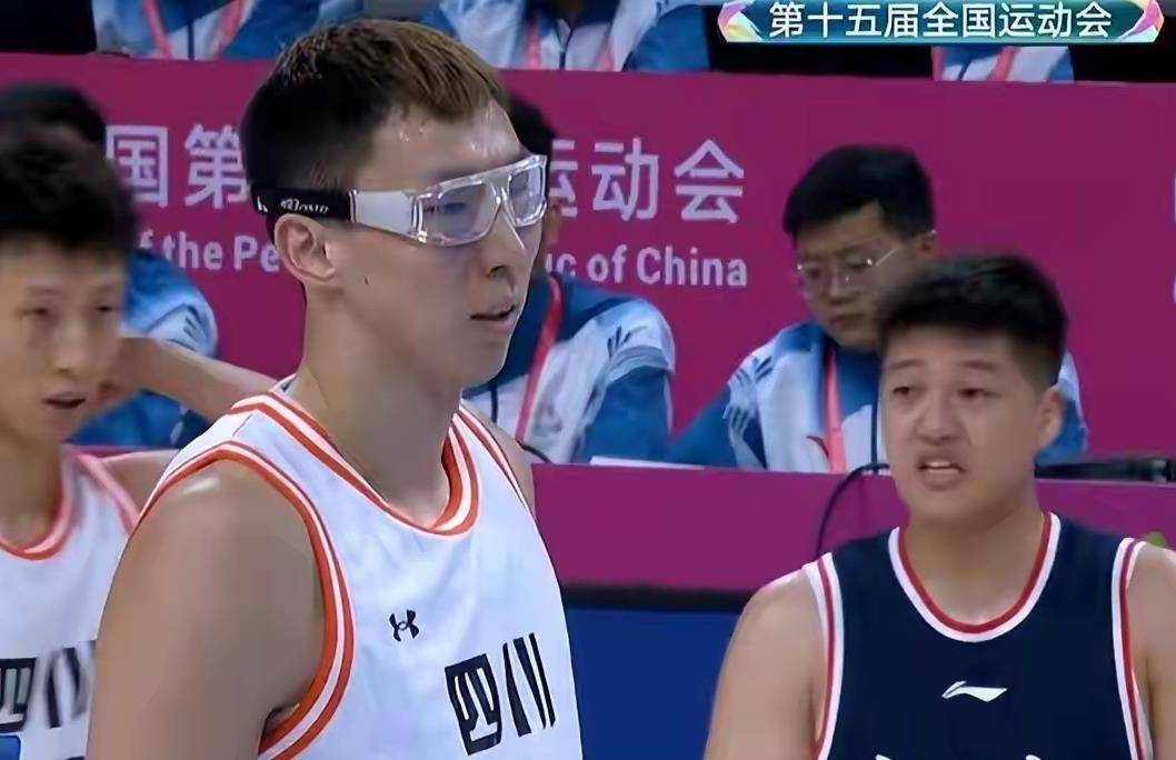 篮网翻盘江苏队，周琦带队取胜